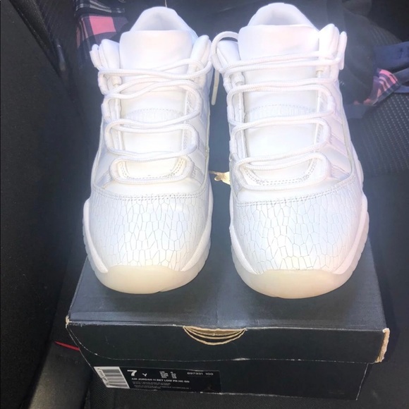 jordan 11 low frost white